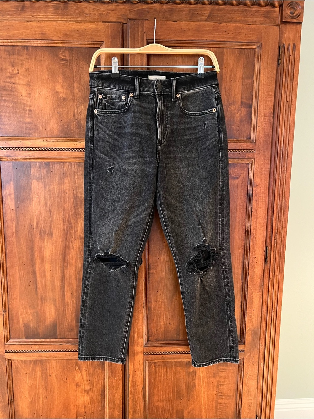 American Eagle  Ripped Black Denim Mom Jean | Size 4 | Short Court |  Like New
